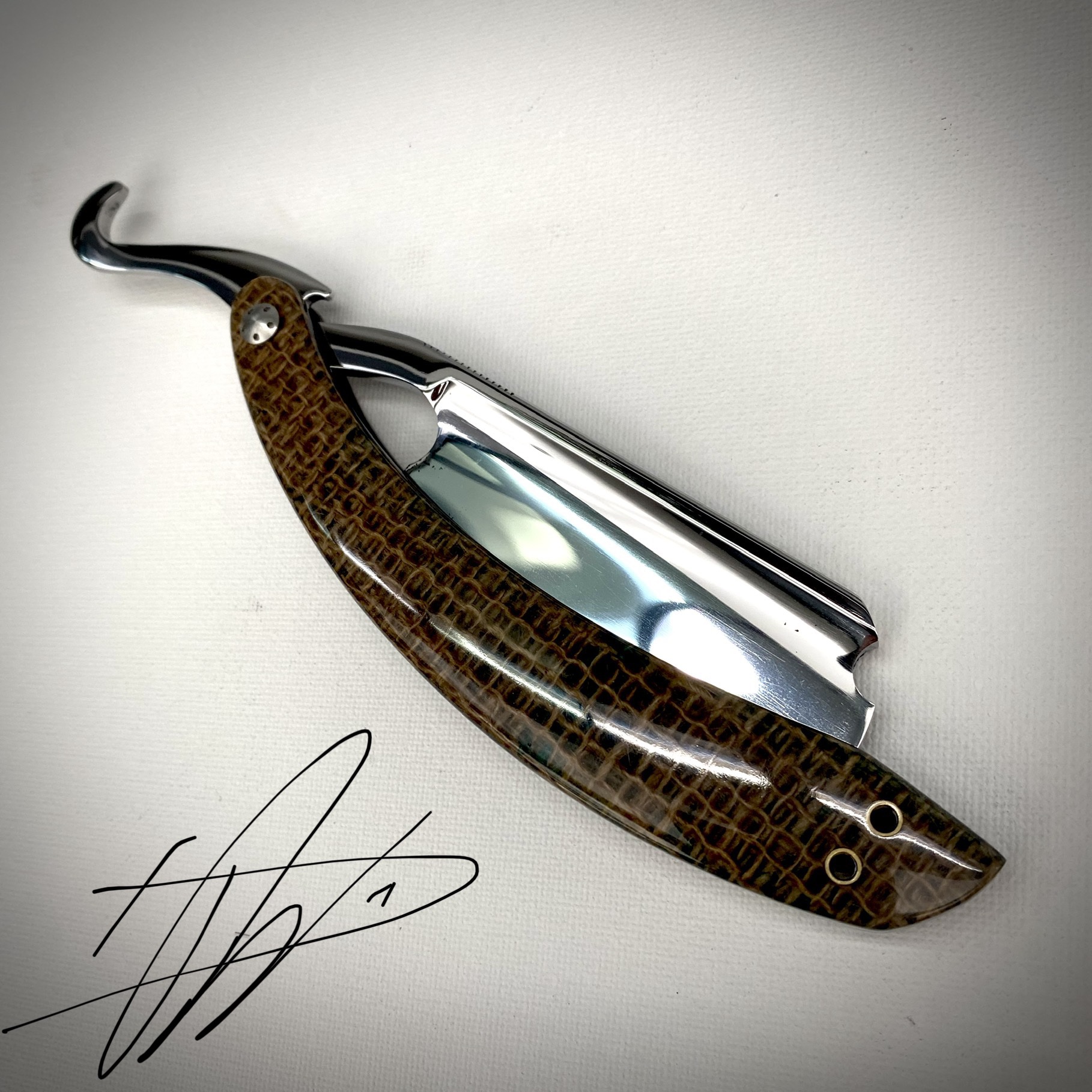 Woolfblades 319 Custom Made in a RWL 34 razor ,And the scales are made in a-coffee bag and carbon fibre inlays