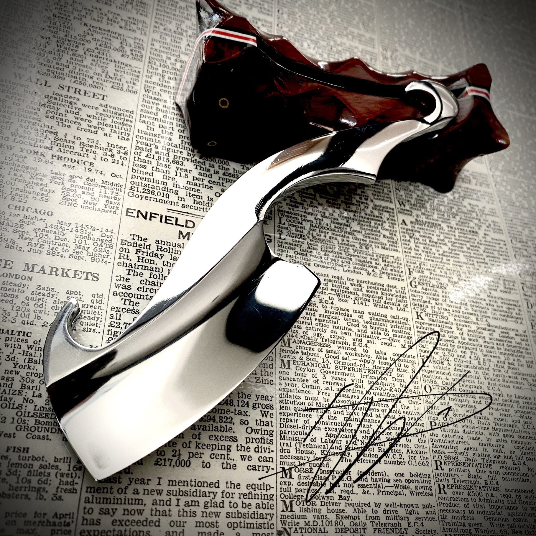 Woolfblades 324 Custom Made in a 34 Damasteel  the scales are made in solid wood with carbon fibre inlays